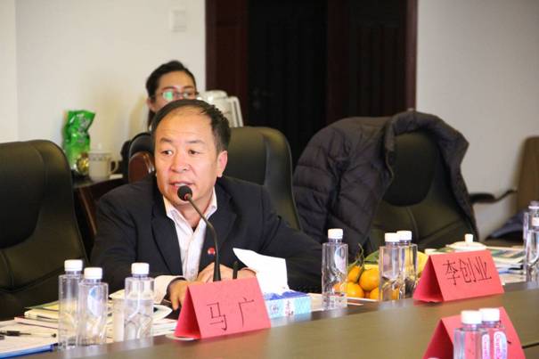 天津渤海商品交易所內蒙古交易中心總經(jīng)理李創(chuàng)業(yè)做推介說明.JPG