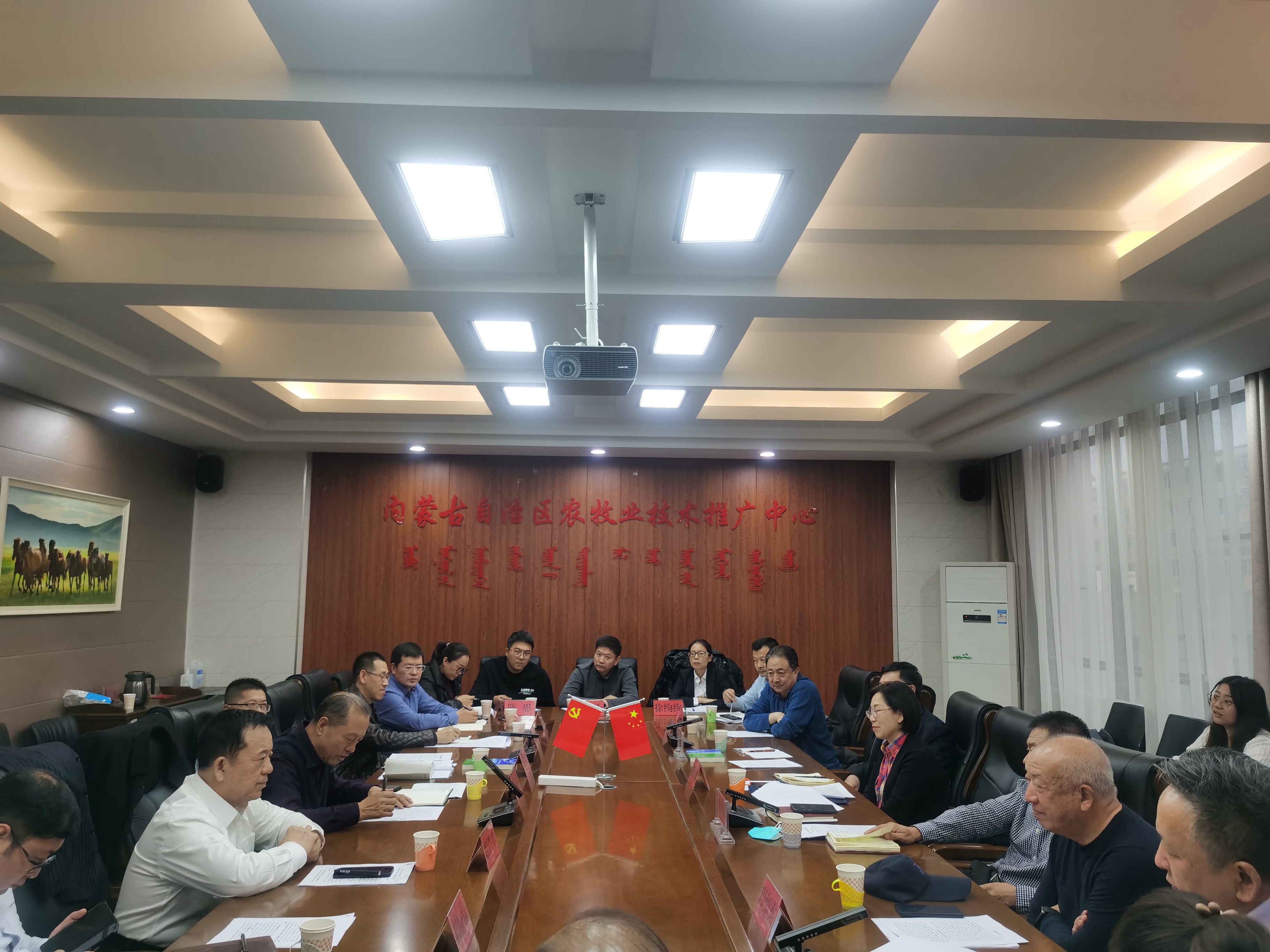 內(nèi)蒙古羊絨產(chǎn)業(yè)鏈重點企業(yè)座談會在呼和浩特市成功召開